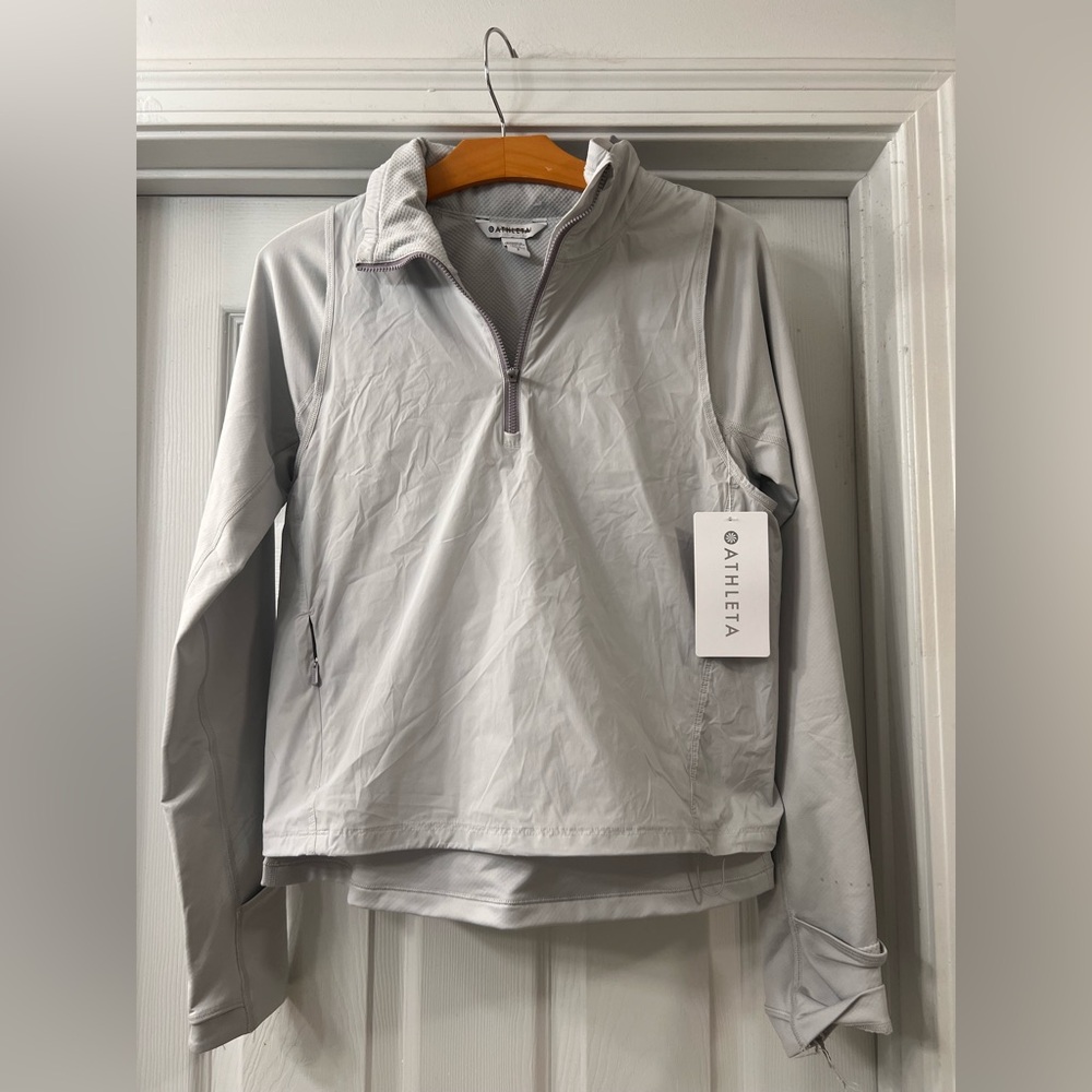 NWT Athleta Gray Whistler Half Zip Top Sz Small 
Active